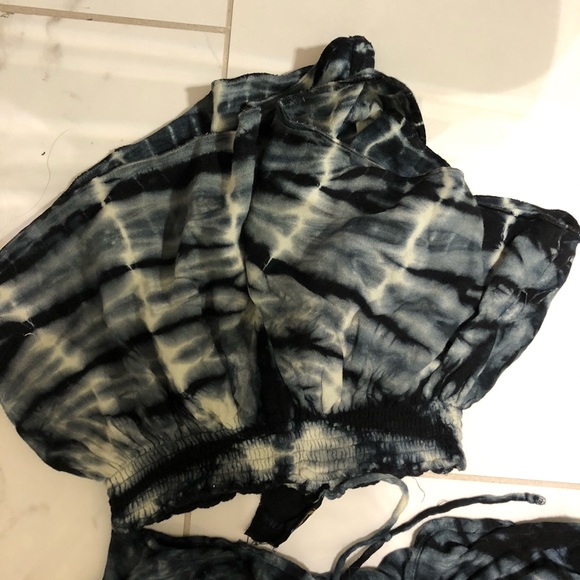 Blue life monarch crop top and blue bunny short - Picture 4 of 4